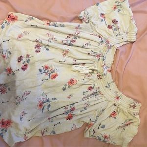 3 for $10 🌼 Flower top